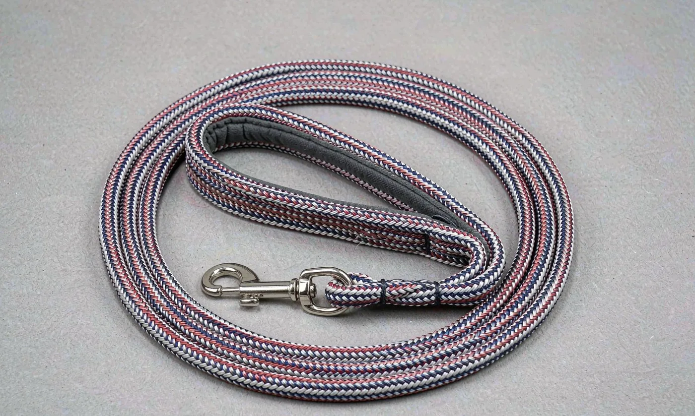 Pet Carrier Tether: Interior Safety - detail view supplied by QUANZHOU JUNYUAN BAGS